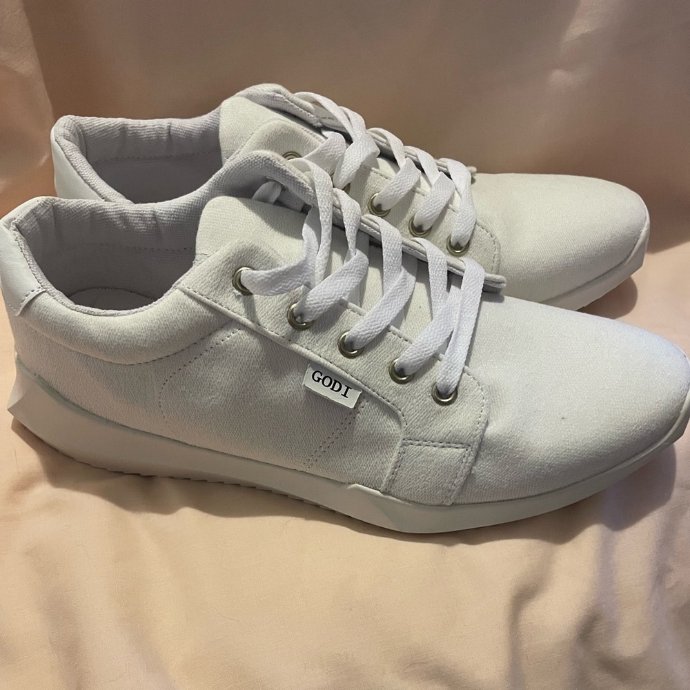 Godi Womens Edsel Low Top Tennis Shoe Cccxiii.